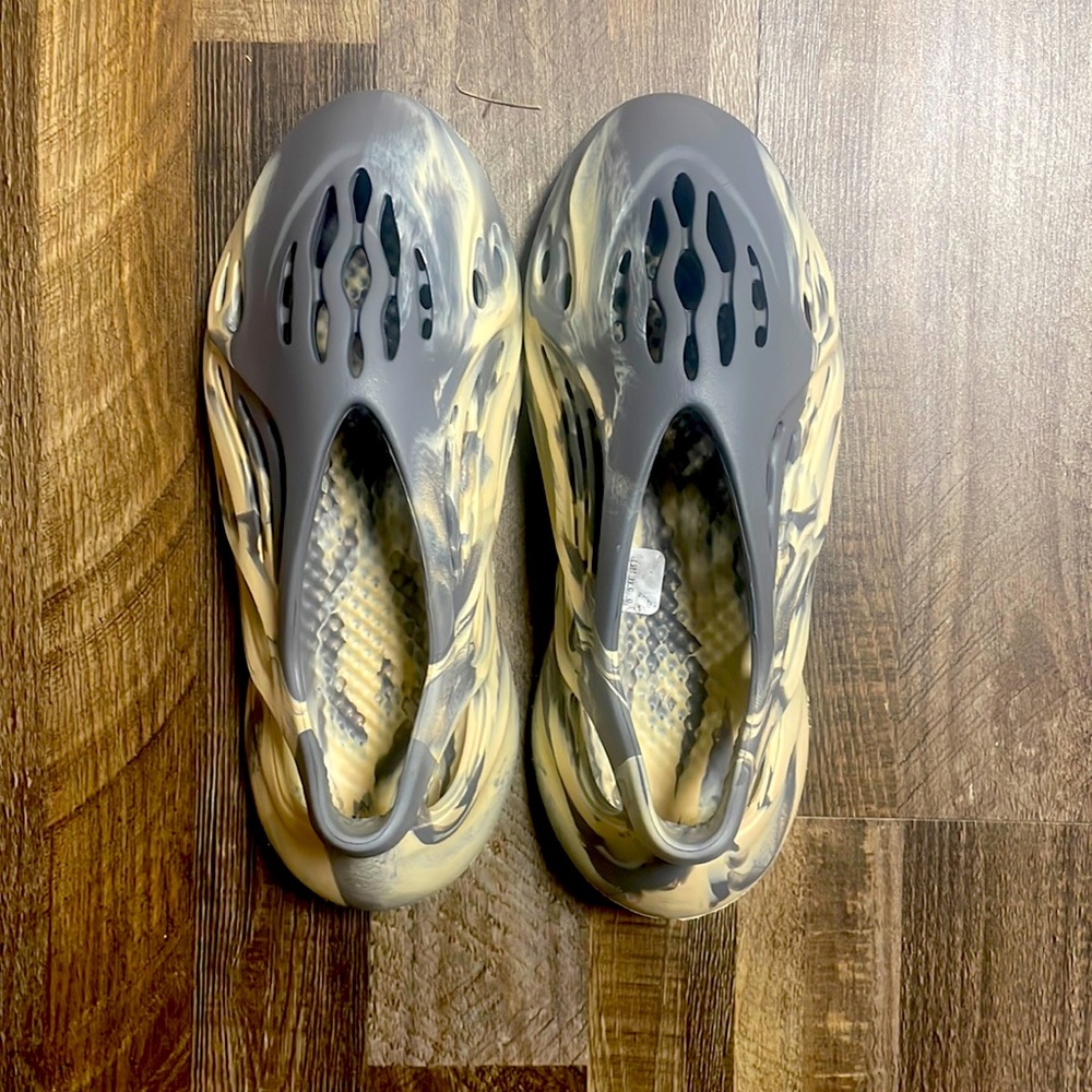 Size 10 US men’s. Used once but no visual usage. “MXT Moon Grey” NO BOX!